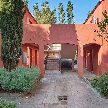 アパートホテル Odalys Le Village Camarguais Les Gardians アルル