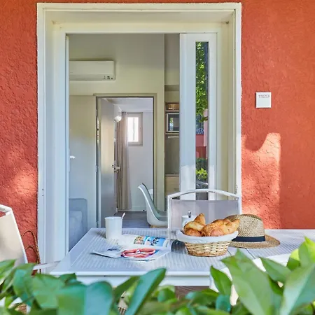 Odalys Le Village Camarguais Les Gardians Ξενοδοχείο με διαμερίσματα Αρλ