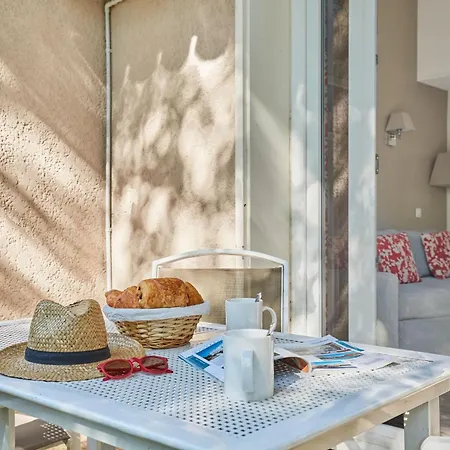 アパートホテル Odalys Le Village Camarguais Les Gardians 4*