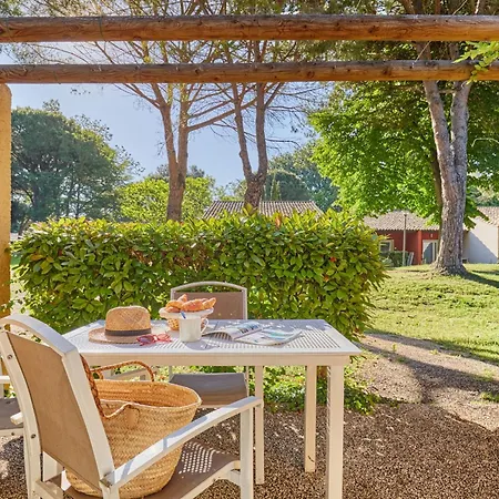 Odalys Le Village Camarguais Les Gardians 4* アルル