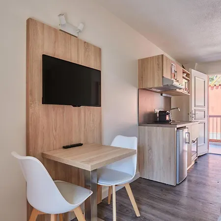 Odalys Le Village Camarguais Les Gardians アパートホテル